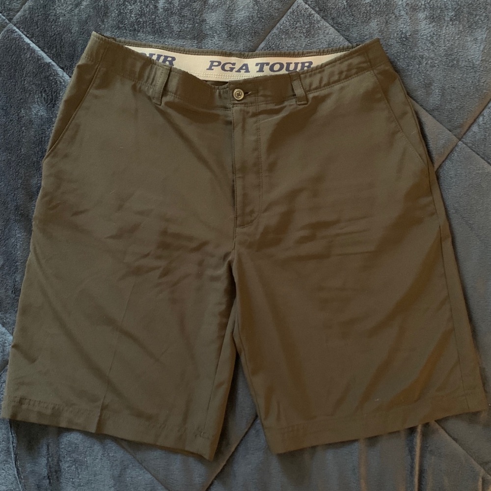 Men’s 34 PGA lightweight black wicking golf shorts